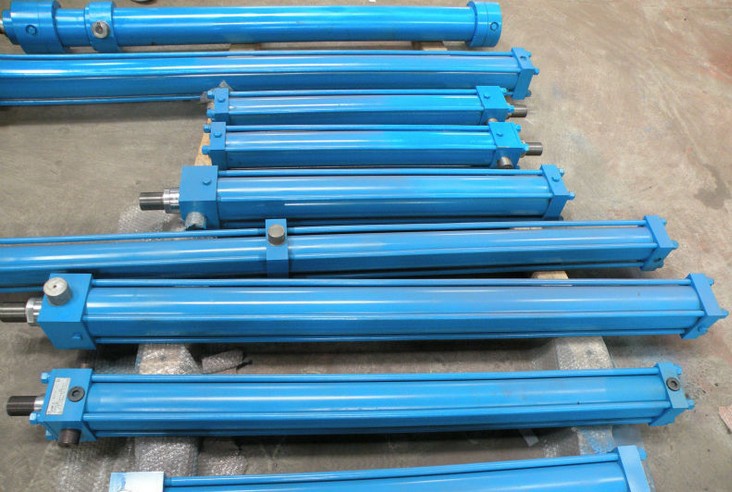挖機(jī)液壓油缸漏油的原因有哪些，使用時(shí)應(yīng)注意些什么？